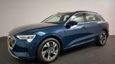 Audi E-tron blauw